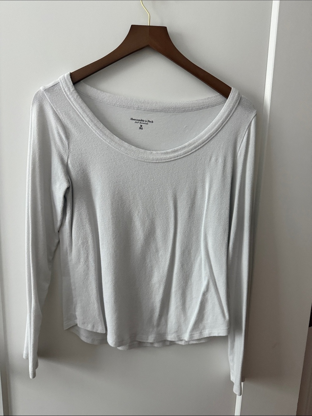 Abercrombie & Fitch Essentials White Long-Sleeve Scoop Neck Tee